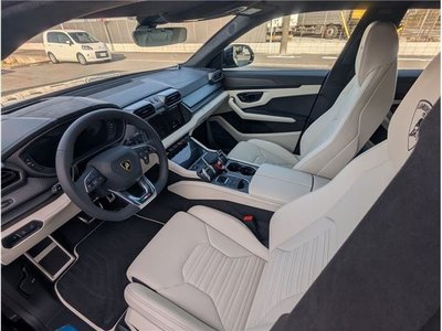 LAMBORGHINI URUS - 3