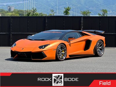 LAMBORGHINI AVENTADOR