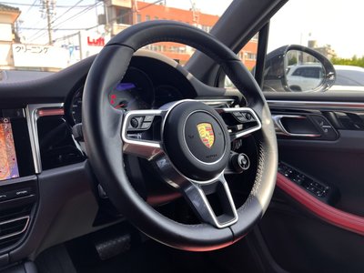 PORSCHE MACAN - 10