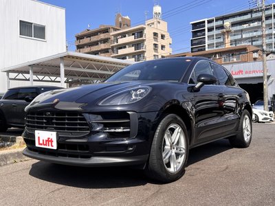 PORSCHE MACAN - 1