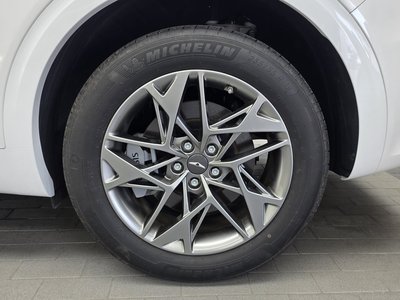 صورة 8 لـ 2023 Genesis GV70