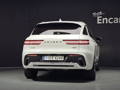 صورة 3 لـ 2023 Genesis GV70