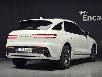 صورة 4 لـ 2023 Genesis GV70