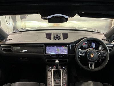 PORSCHE MACAN - 8