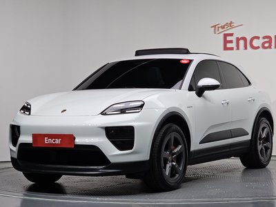 PORSCHE MACAN - 1