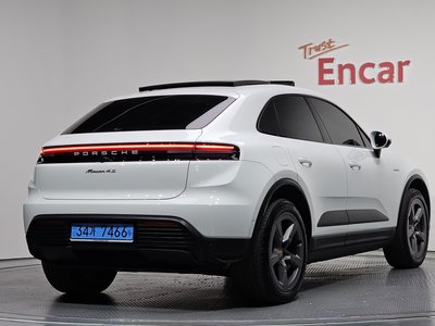 PORSCHE MACAN - 3