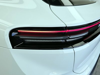 PORSCHE MACAN - 10