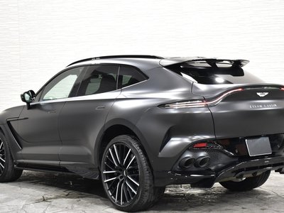 ASTON MARTIN DBX - 6