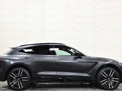 ASTON MARTIN DBX - 8