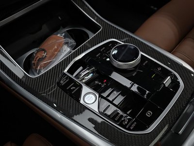 2025 BMW X7 — миниатюра 12