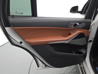 2025 BMW X7 — миниатюра 15
