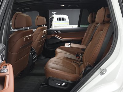 2025 BMW X7 — миниатюра 17