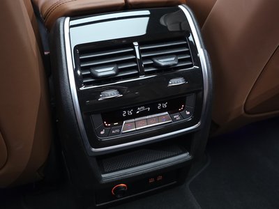2025 BMW X7 — миниатюра 32