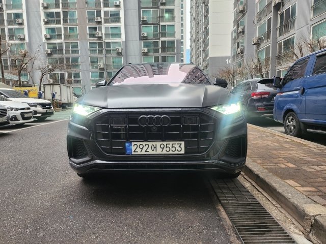 AUDI Q8 - View 1