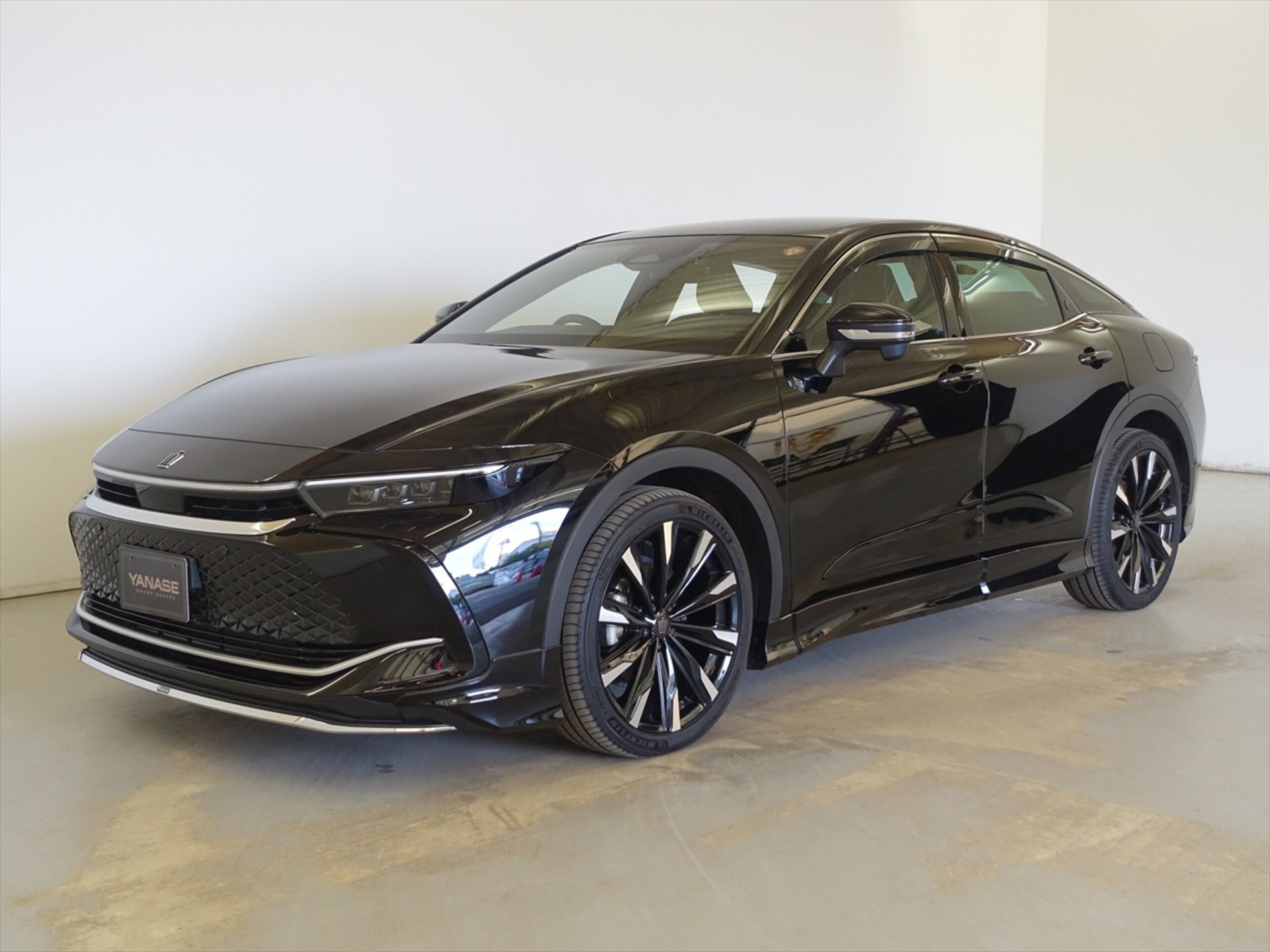 TOYOTA CROWN CROSSOVER - View 1