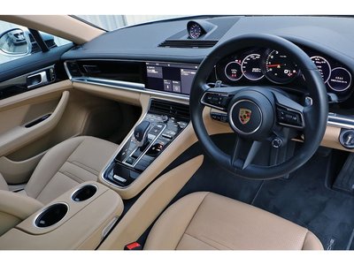 PORSCHE PANAMERA - 9