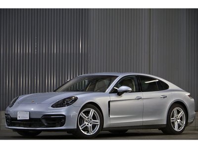 PORSCHE PANAMERA - 1