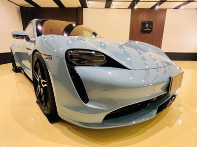 PORSCHE TAYCAN - 10