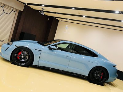 PORSCHE TAYCAN - 5