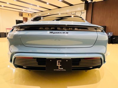 PORSCHE TAYCAN - 7