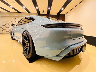 PORSCHE TAYCAN - 6