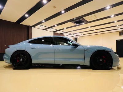 PORSCHE TAYCAN - 9