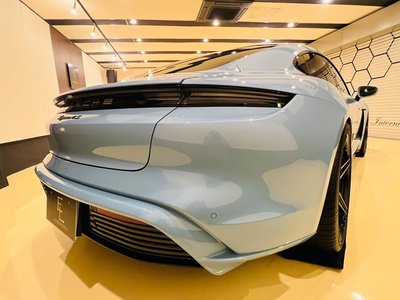 PORSCHE TAYCAN - 8
