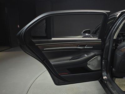 2020 Genesis G90 thumbnail 15