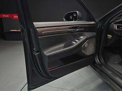 2020 Genesis G90 thumbnail 14