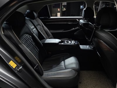 2020 Genesis G90 thumbnail 17