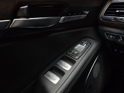 2020 Genesis G90 thumbnail 29