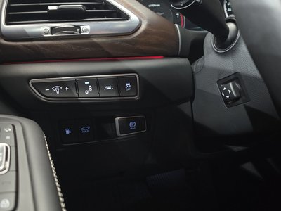 2020 Genesis G90 thumbnail 23