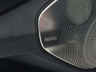 2020 Genesis G90 thumbnail 33
