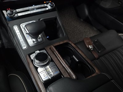 2020 Genesis G90 thumbnail 12