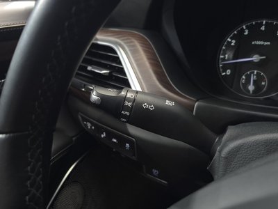 2020 Genesis G90 thumbnail 30