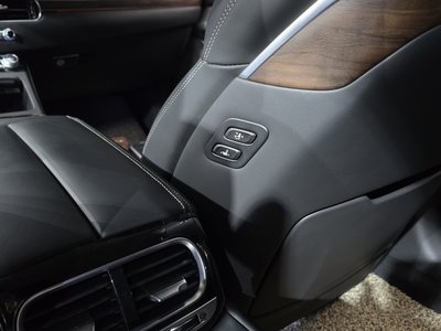 2020 Genesis G90 thumbnail 31