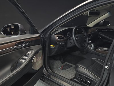 2020 Genesis G90 thumbnail 13