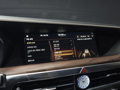 2020 Genesis G90 thumbnail 22