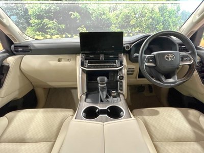 2025 Toyota LAND CRUISER 300 — фото 2