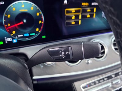 MERCEDES-BENZ E-CLASS - 9