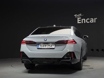 صورة 3 لـ 2025 BMW 5 SERIES