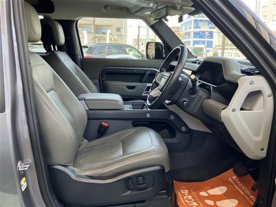 LAND ROVER DEFENDER - 9