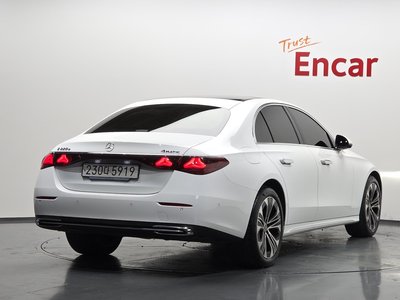 MERCEDES-BENZ E-CLASS - 4