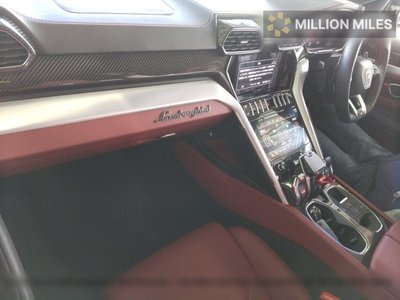 LAMBORGHINI URUS - 3