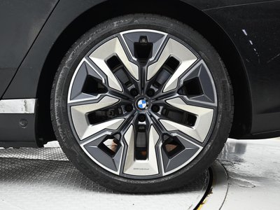 BMW I7 - 6