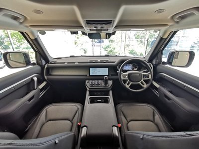 LAND ROVER DEFENDER - 7