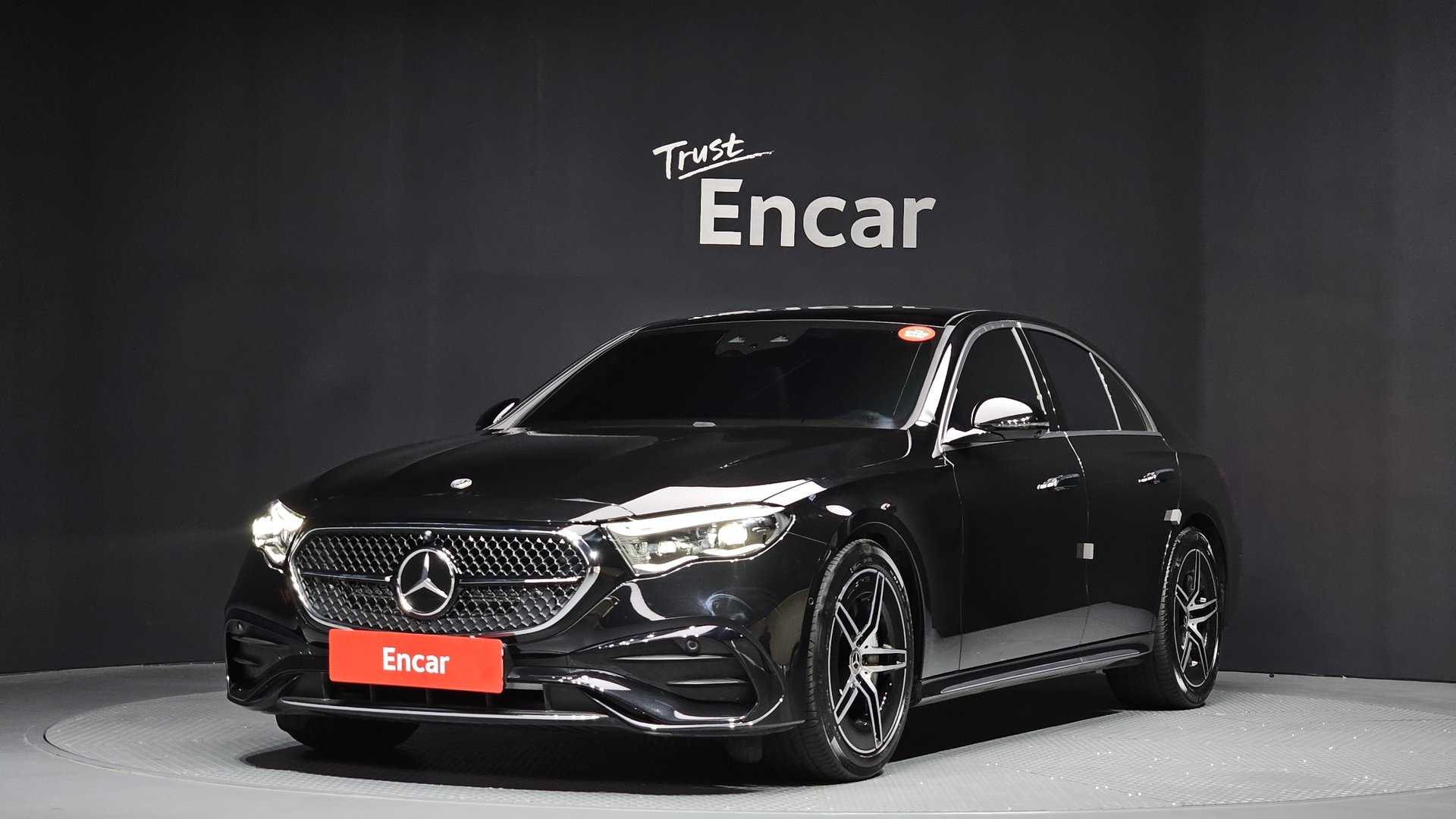 MERCEDES-BENZ E-CLASS - View 1