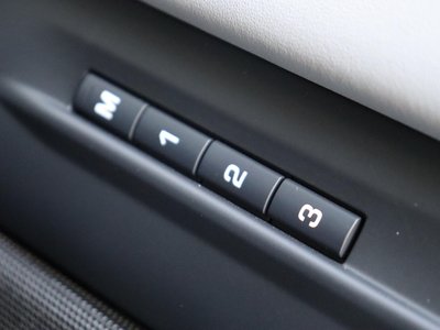 2025 LAND Rover RANGE ROVER EVOQUE — миниатюра 60