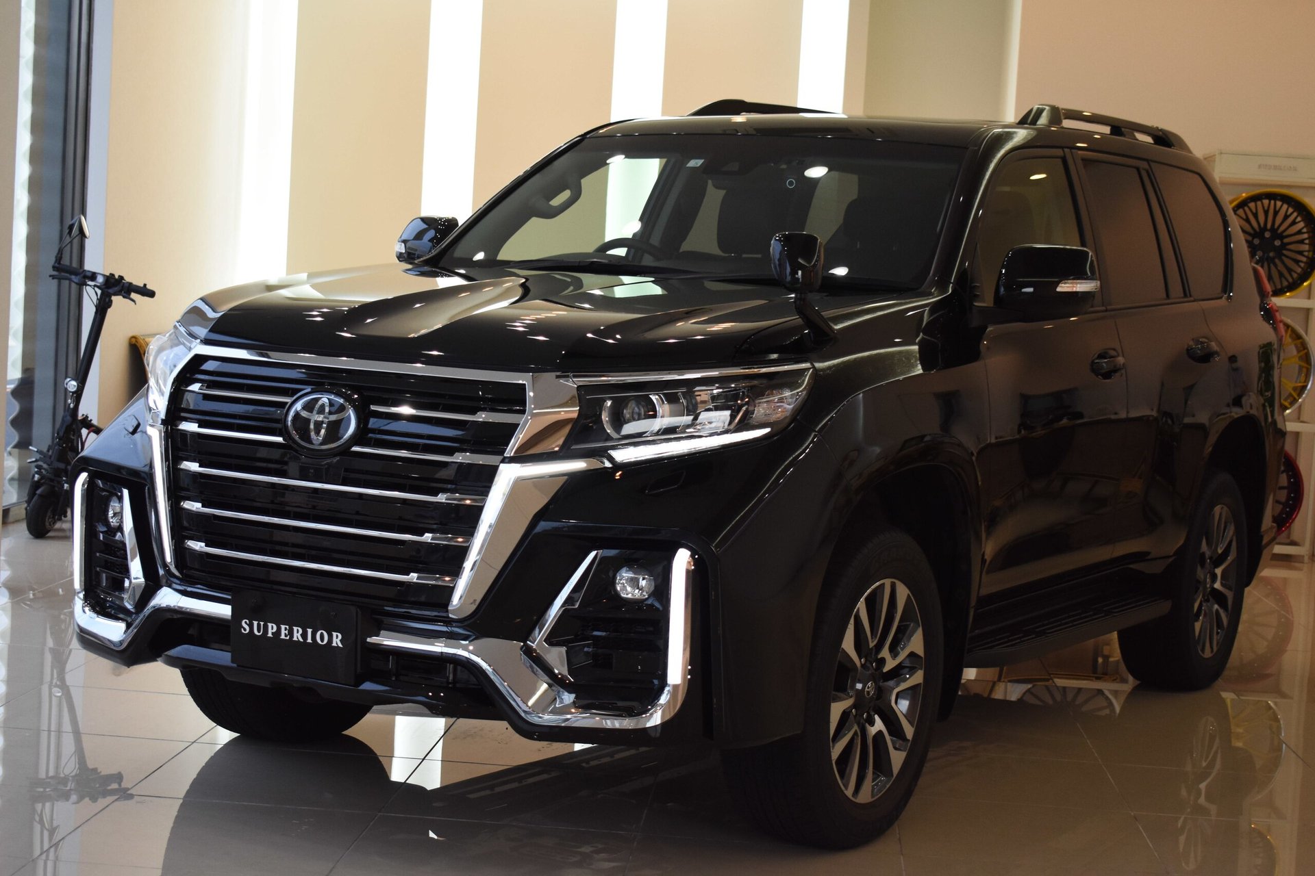 TOYOTA LAND CRUISER PRADO - View 1