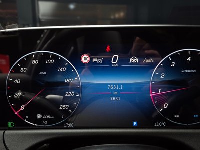 MERCEDES-BENZ E-CLASS - 8